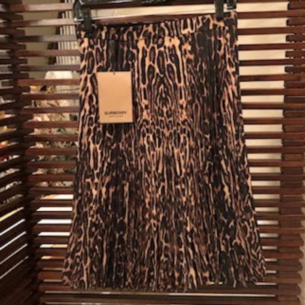 $1090 NEW (NWT) Burberry Pleated Animal Print Silk Knee-Length Skirt Size 4